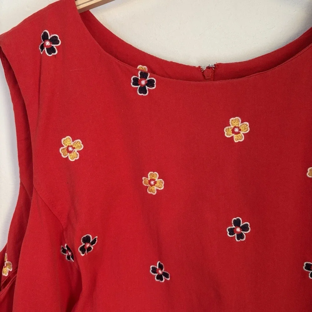 Modcloth Mid-Century Muse Shift Dress Red Embroidered Flowers 4X Retro - Picture 2 of 8